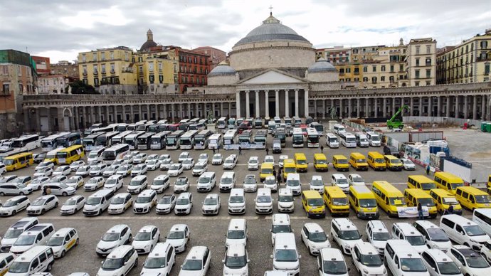 28 October 2020, Italy, Naples: Taxis are parked in the Plebiscito Square during