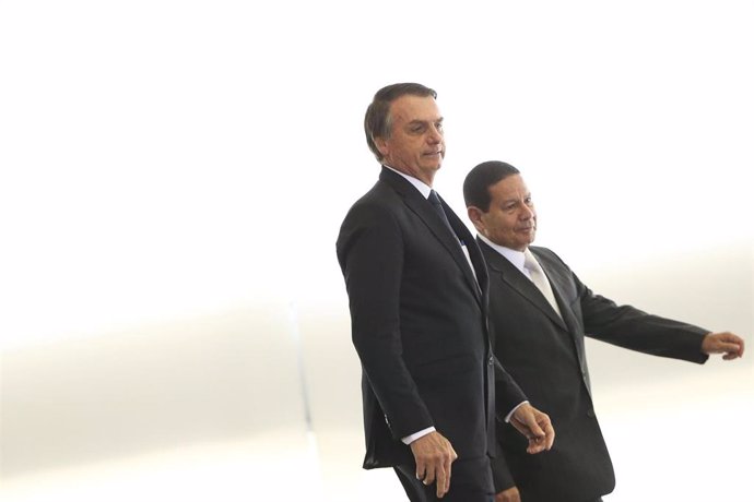 El presidente brasileño, Jair Bolsonaro, y el vicepresidente, Hamilton Mourao.