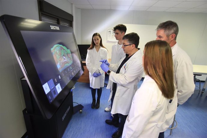 Práctica en una de las salas de simulación clínica del Campus de Murcia