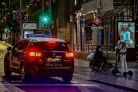 Convocan una nueva protesta para "quemar coches" contra el toque de queda y la Policía vigilará su cumplimiento