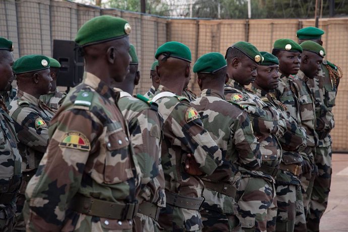 Soldados de Malí durante la ceremonia de cambio de mando de la EUTM
