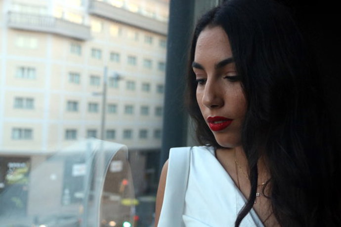 Perfil de la cantant María José Llergo, abans del concert a la Sala Barts, el 28 d'octubre del 2020 (horitzontal)