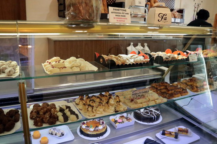 Imatge de panellets a Fa Pastisseria de Lleida, el 28 d'octubre del 2020. (Horitzontal)