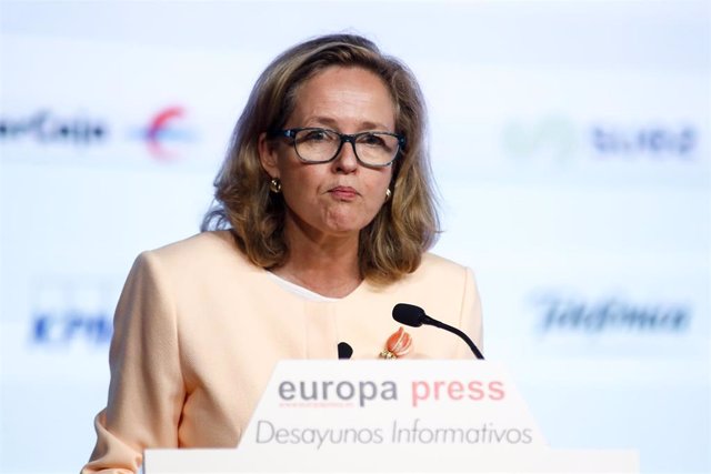 La vicepresidenta tercera y ministra de Asuntos Económicos y Transformación Digital, Nadia Calviño, interviene durante un Desayuno Informativo de Europa Press, en Madrid (España), a 29 de octubre de 2020.