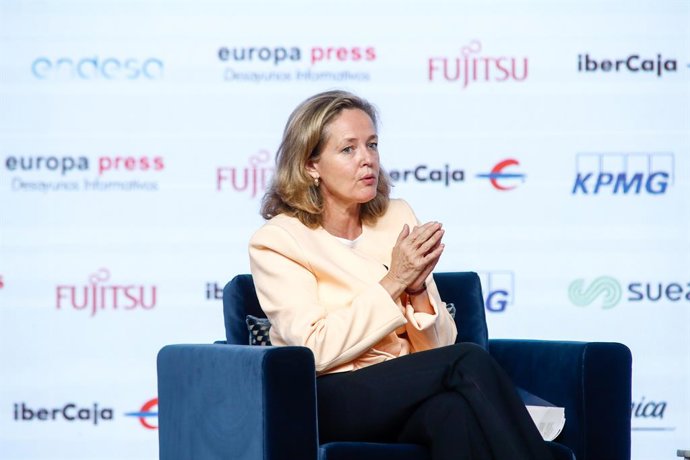 La vicepresidenta tercera y ministra de Asuntos Económicos y Transformación Digital, Nadia Calviño, interviene durante un Desayuno Informativo de Europa Press, en Madrid (España), a 29 de octubre de 2020.