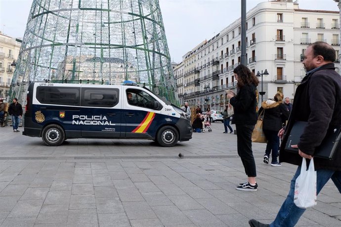 Una furgoneta de la Policía Nacional estacionada en la Plaza del Sol de Madrid, a 16 de diciembre de 2019.