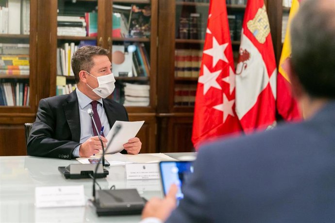 Reunión a tres bandas entre los presidentes autonómicos de Castilla-La Mancha, Emiliano García-Page; de la Comunidad de Madrid, Isabel Díaz Ayuso; y de Castilla y León, Alfonso Fernández Mañueco; para coordinar la lucha contra la pandemia