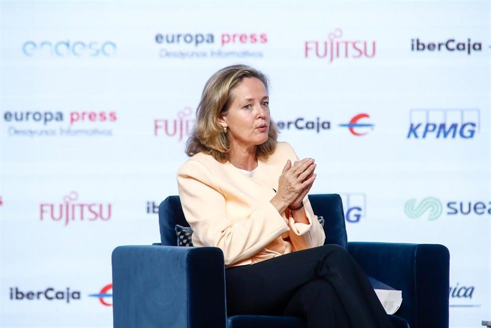 La vicepresidenta tercera y ministra de Asuntos Económicos y Transformación Digital, Nadia Calviño, interviene durante un Desayuno Informativo de Europa Press, en Madrid (España), a 29 de octubre de 2020.