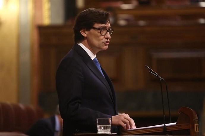 El ministro de Sanidad, Salvador Illa, interviene durante una sesión plenaria en