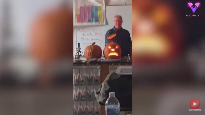 Este profesor talla una calabaza de Halloween haciéndola explotar por los aires