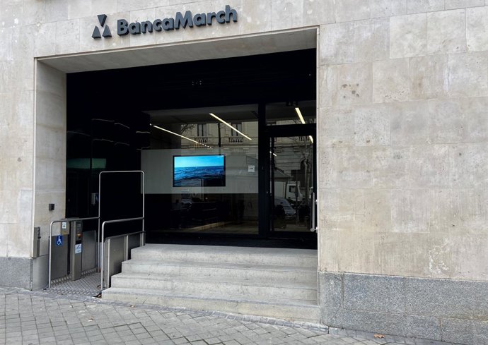 Puerta principal de un local de Banca March en Madrid (España), a 13 de febrero de 2020.