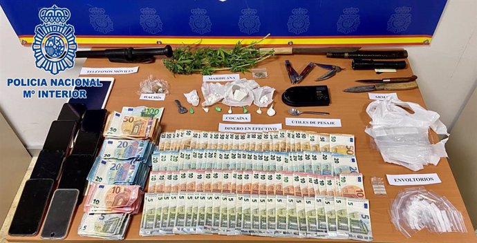 Droga y dinero intervenida a una organización dedicada a la venta de cocaína en La Piñera en Algeciras