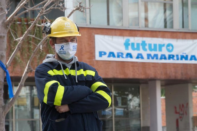 Un trabajador de Alcoa protesta en A Mariña.