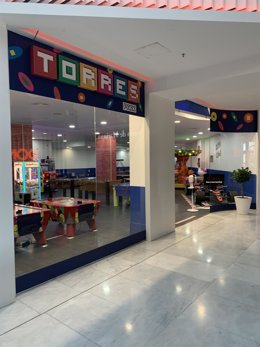 El nuevo espacio ocupa más de 500 metros cuadrados de ocio infantil y juvenil en donde encontrar futbolines, bolera, máquinas recreativas y algunos de los videojuegos Arcade más emblemáticos.