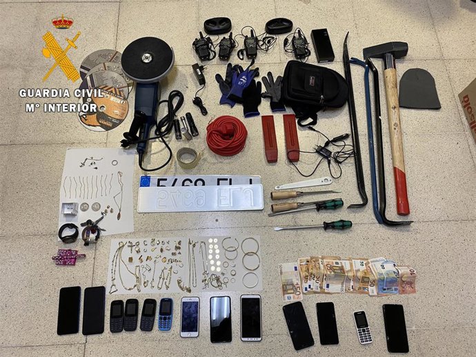 Material incautado a los detenidos de la banda albanesa.