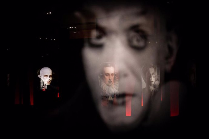 La exposición 'Vampiros. La evolución del mito' en el CaixaForum de Barcelona