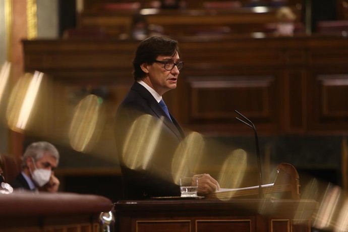 El ministro de Sanidad, Salvador Illa, interviene durante una sesión plenaria en el Congreso de los Diputados, en Madrid, (España), a 29 de octubre de 2020. Esta sesión, marcada por el Estado de Alarma, Excepción y Sitio, se centra en la intervención de