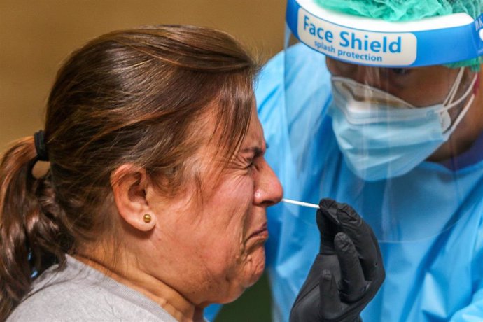 23 October 2020, Spain, Malaga: A health worker performs an antigen coronavirus speed test on a resident from the twon of Axarchic. Photo: Lorenzo Carnero/ZUMA Wire/dpa