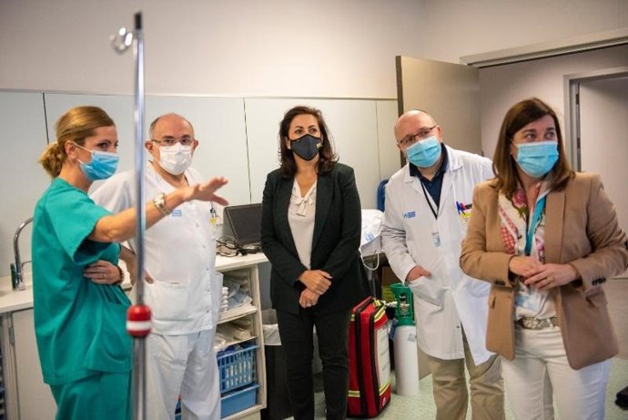 La presidenta del Gobierno riojano, Concha Andreu, en su visita a Urgencias