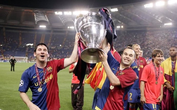 Leo Messi y Andrés Iniesta con la Champions de 2009