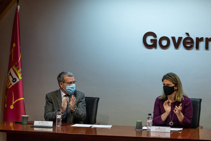 Pla mig de la síndica Maria Vergés i l'exsíndic Francés Boya el 29 d'octubre del 2020 durant el nomenament  de Vergés. (horitzontal)