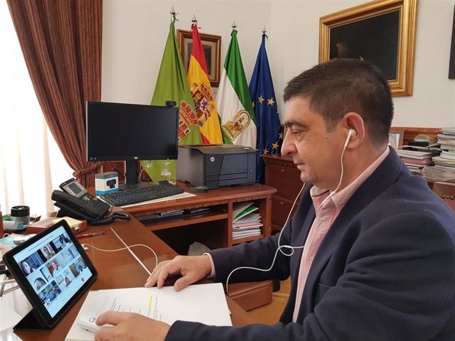 Reyes durante la reunión de la comisión de Diputaciones Provinciales, Cabildos y Consejos Insulares de la Federación Española de Municipios y Provincias (FEMP)