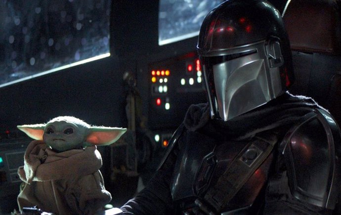 Baby Yoda y Mando en The Mandalorian, la serie de Star Wars