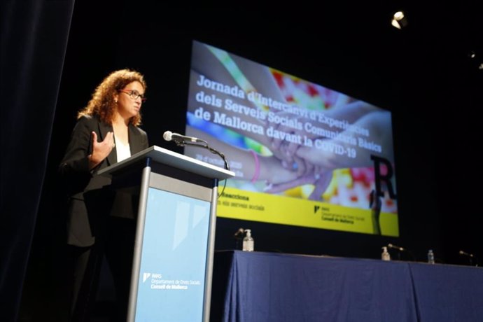 La presidenta del Consell de Mallorca, Catalina Cladera, en el Auditorio de Alcúdia.