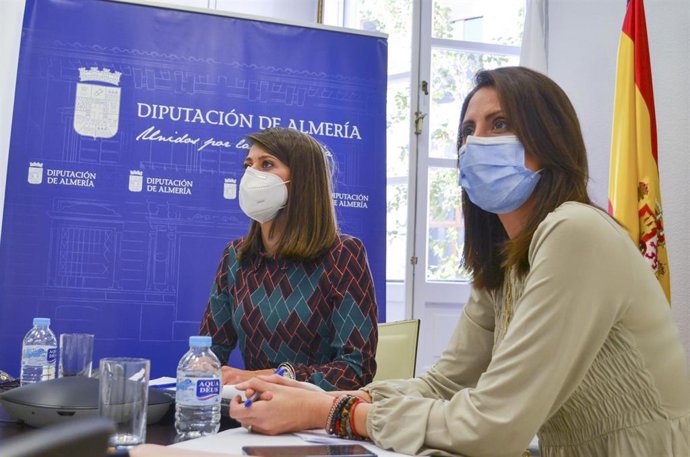 Ángeles Martínez y Carmen Belén López en la reunión telemática