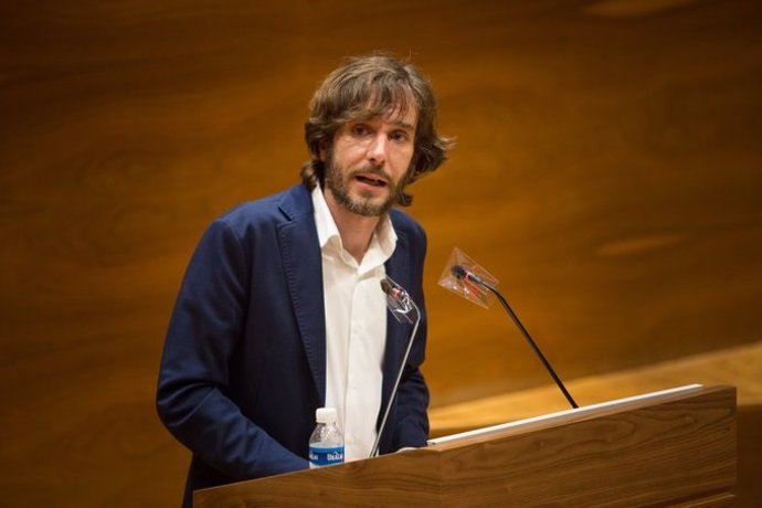 El portavoz de Podemos en el Parlamento de Navarra, Mikel Buil, durante el Debate sobre el Estado de la Comunidad.