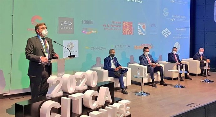 El presidente de la Autoridad Portuaria de Sevilla, Rafael Carmona, interviene en la inauguración del I Congreso de Cruceros en Andalucía.