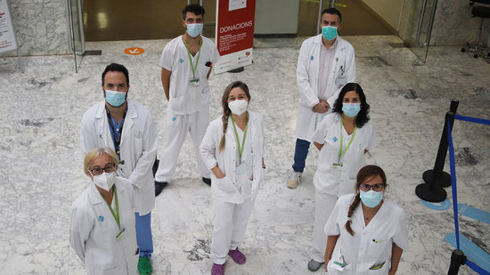Foto de grup dels professionals que formen part de l'equip ictus retina de Can Ruti. (Horitzontal)