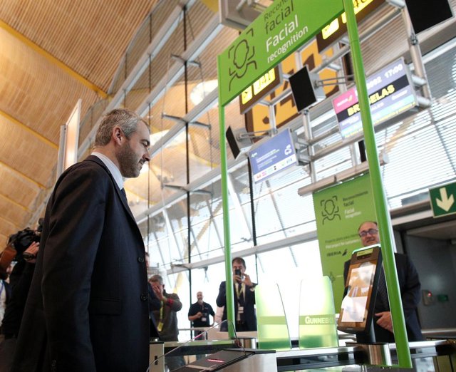 El Presidente y Consejero delegado de Aena, Maurici Lucena,  en la Terminal T4 del Aeropuerto Madrid-Barajas Adolfo Suárez, en Madrid a 21 de noviembre de 2019.