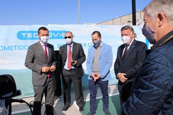 El consejero de Desarrollo Sostenible, José Luis Escudero, vinaugura una electro