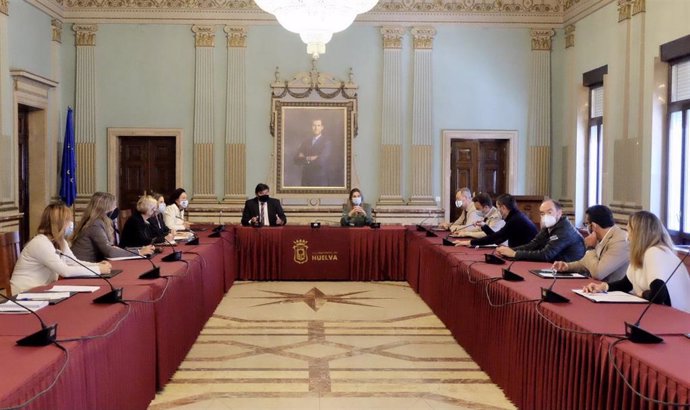 Reunión del equipo de gobierno del Ayuntamiento de Huelva para tomar medidas por el Covid-19.