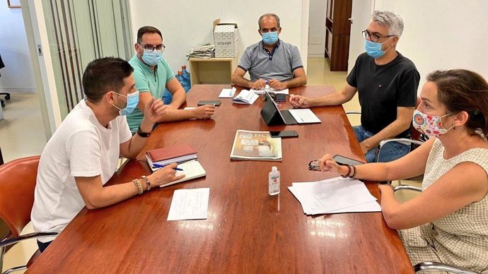 Reunión con representantes de las plantillas de ayuda a domicilio