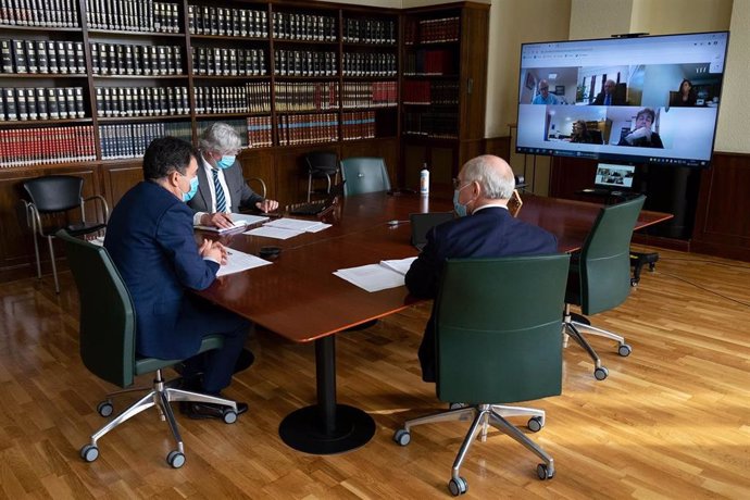 El conselleiro de Cultura, Educaciñón e Universidade se reúne con el fiscal superior de Galicia