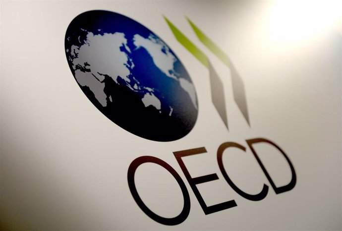 FILED - 27 May 2015, Berlin: The logo of the Organization for Economic Co-operation and Development (OECD) is pictured in Berlin. The OECD on Monday launched a website with interactive environmental data for its 36 member states. Photo: Britta Pedersen/