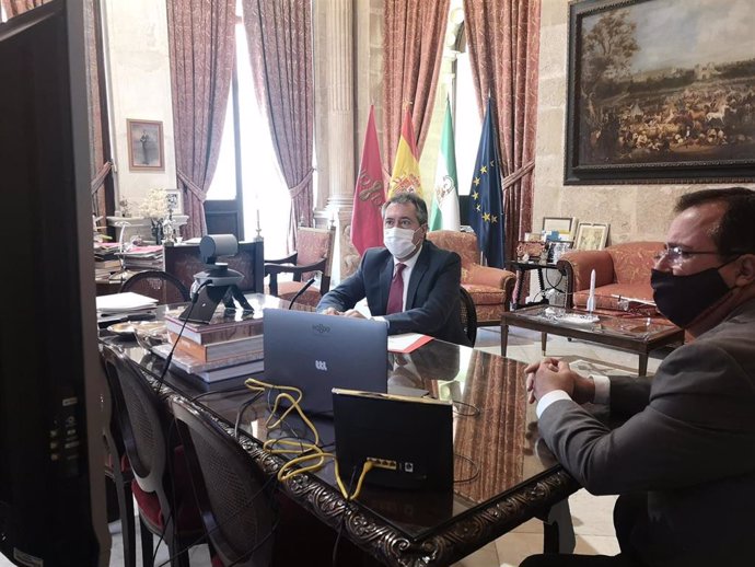 El alcalde de Sevilla, Juan Espadas, preside el comité de seguimiento ante la crisis sanitaria por la Covid-19.