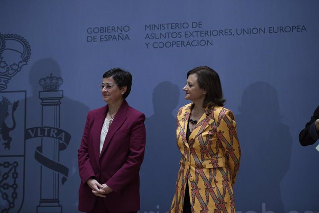 (I-D) La ministra de Asuntos Exteriores, Unión Europea y Cooperación, Arancha González Laya; y la nueva secretaria de Estado de Asuntos Exteriores y para Iberoamérica y el Caribe, Cristina Gallach, durante la toma de posesión de los secretarios de Estado 