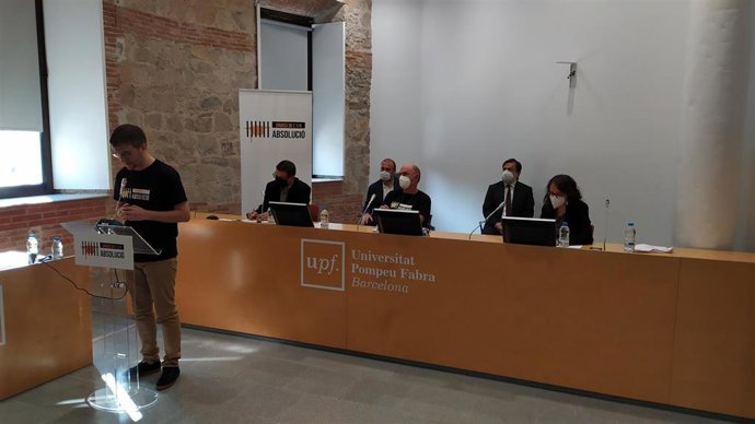 Presentació de la campanya de suport als membres de la Sindicatura Electoral de el 1-O en la UPF, amb la presncia d'estudiants, docents i el músic Lluís Llach. Barcelona, el 30 de setembre de 2020.