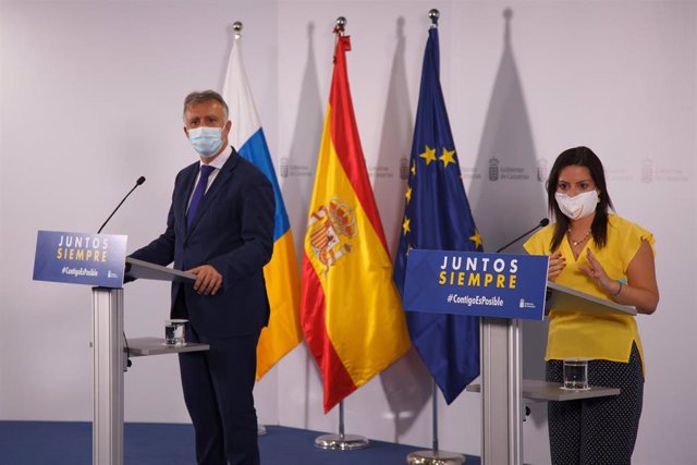El presidente de Canarias, Ángel Víctor Torres, y la consejera regional de Turismo, Yaiza Castilla