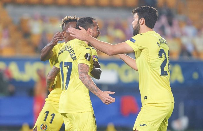 Villarreal player celebrates the goal of Paco Alcacer during the Europa League Group I mach between Villarreal and Sivasspor at Estadio de la Ceramica, on October 22, 2020 in Vila-real Spain