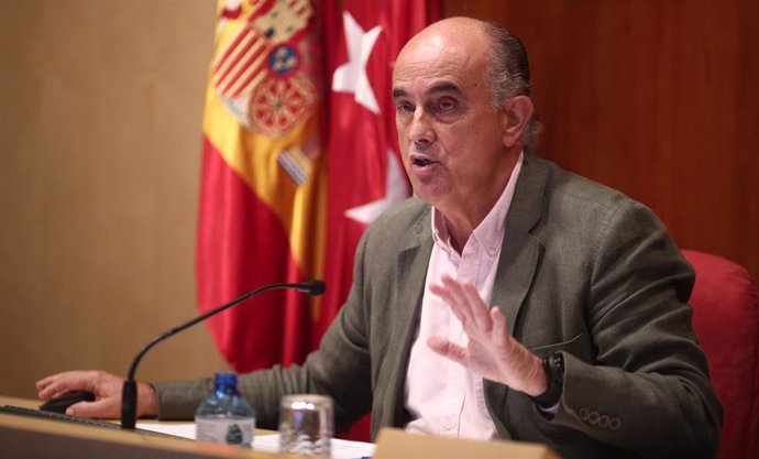 El viceconsejero de Salud Pública y Plan COVID-19 de la Comunidad de Madrid, Antonio Zapatero, durante su comparecencia en la Consejería de Sanidad, en Madrid (España), a 30 de octubre de 2020. 