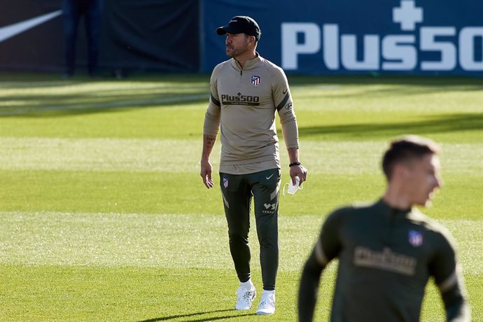 Simeone entrenando al Atlético