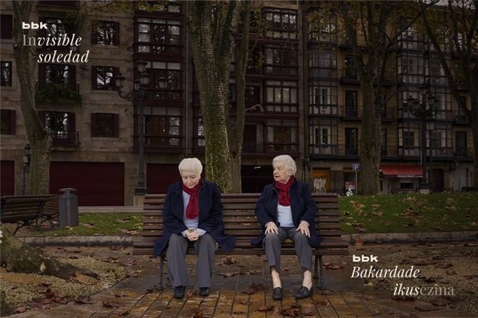 "Mercedes", imagen de la campaña "Invisible Soledad" de BBK para concienciar de la soledad no deseada de los mayores