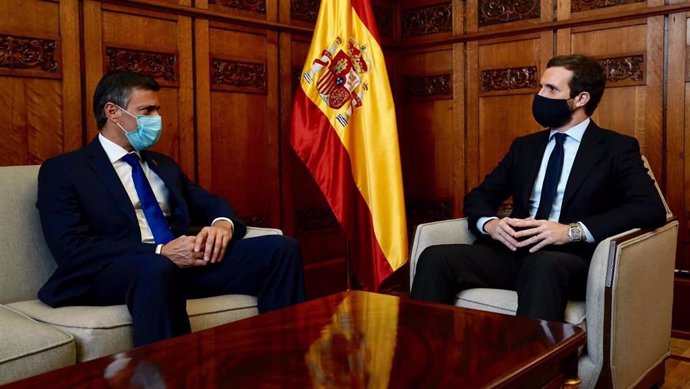 El presidente del PP, Pablo Casado, se reúne con el opositor venezolano Leopoldo López en su despacho del Congreso de los Diputados