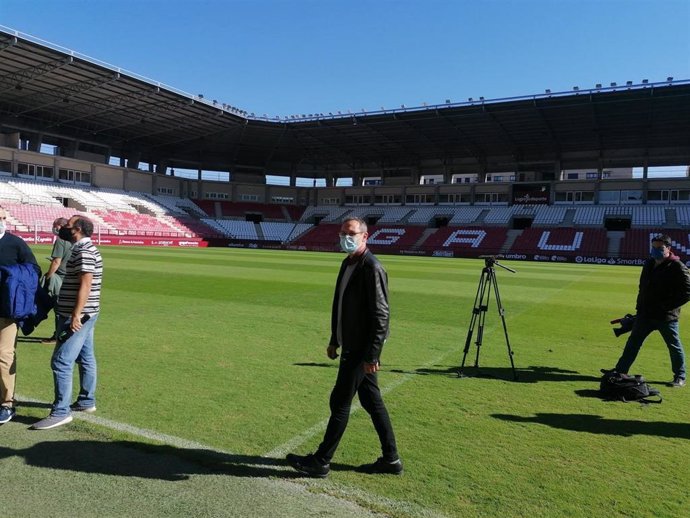 El concejal de Deportes, Rubén Antoñanzas, visita el estadio de Las Gaunas