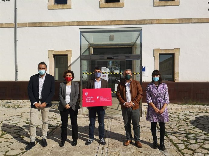 Presentación del carné de familia monoparental en Baleares.