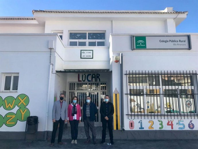 Jiménez visita el CEIP de Lúcar